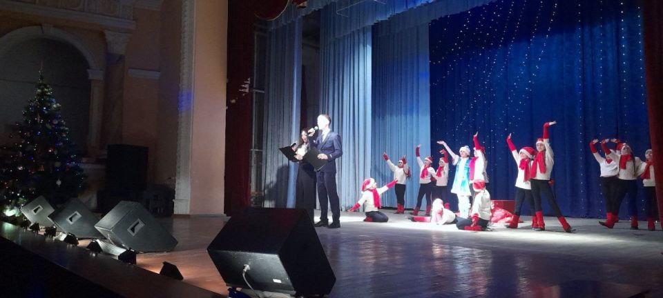 В Старобешевском округе прошел концерт «Новогодняя феерия» В Старобешевском округе прошел концерт «Новогодняя феерия»