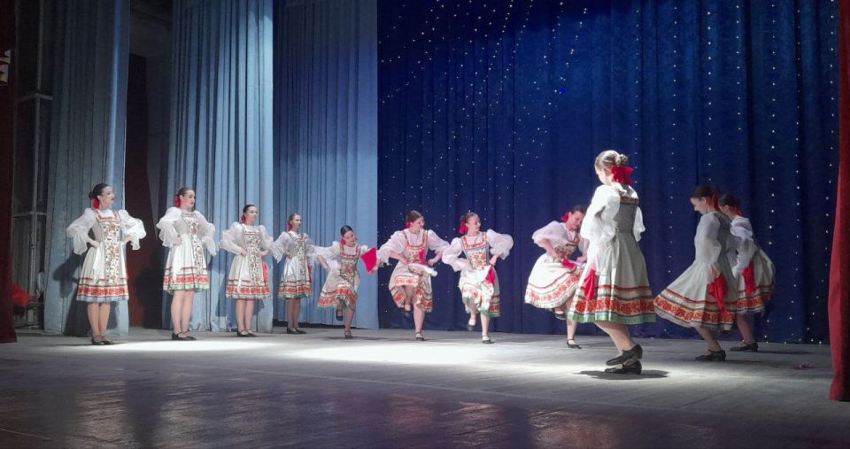 В Старобешевском округе прошел концерт «Новогодняя феерия» В Старобешевском округе прошел концерт «Новогодняя феерия»