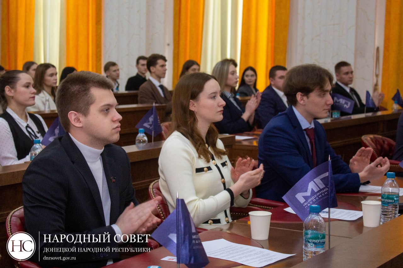 Константин Кузьмин: Сегодня состоялось пленарное заседание Молодежного Парламента ДНР, на котором ребята подвели итоги деятельности за 2025 год Константин Кузьмин: Сегодня состоялось пленарное заседание Молодежного Парламента ДНР, на котором ребята подвели итоги деятельности за 2025 год