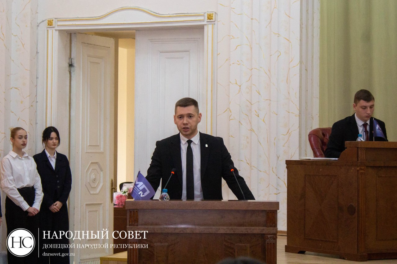 Константин Кузьмин: Сегодня состоялось пленарное заседание Молодежного Парламента ДНР, на котором ребята подвели итоги деятельности за 2025 год