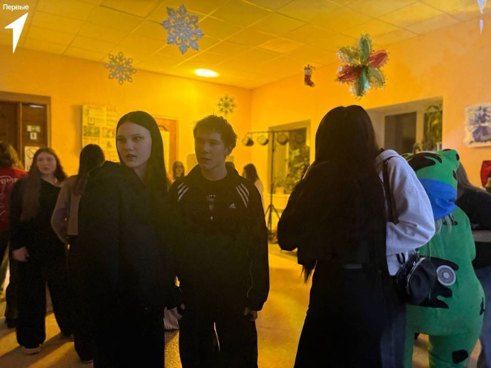 Зажигательная дискотека для активистов и школьников Новоазовска: яркий вечер молодежи! Зажигательная дискотека для активистов и школьников Новоазовска: яркий вечер молодежи!