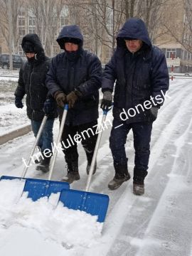 Сотрудники Дирекции парков проводят активную работу по расчистке территорий от снега