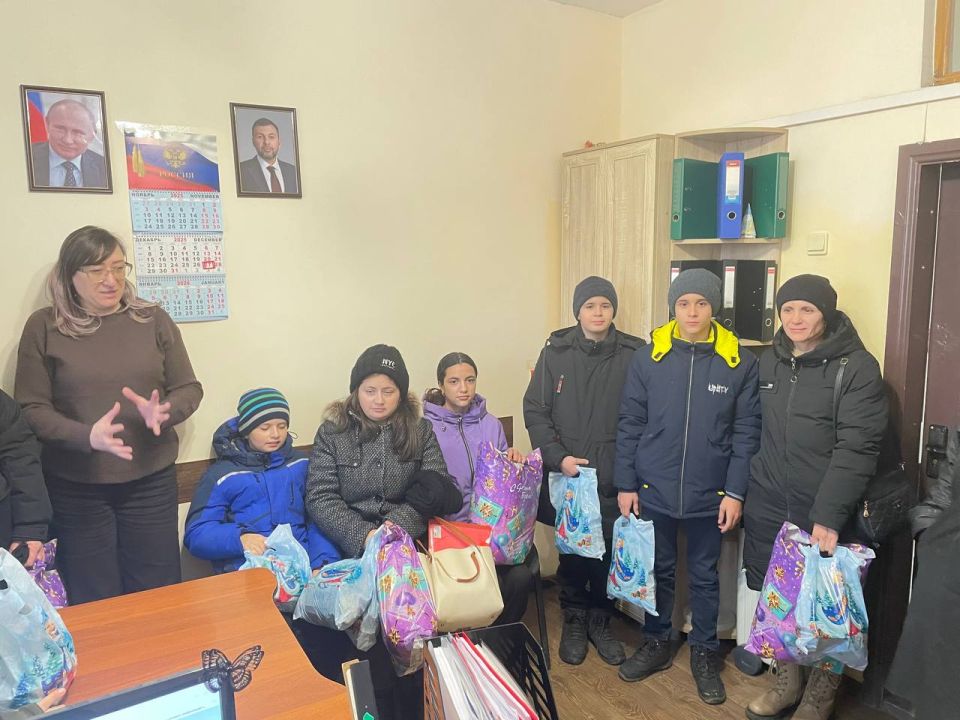 В преддверии самого долгожданного праздника, когда улицы украшены гирляндами, а воздух наполнен ароматом мандаринов и ели, специалисты филиала № 24 Государственного казенного учреждения Донецкой Народной Республики... В преддверии самого долгожданного праздника, когда улицы украшены гирляндами, а воздух наполнен ароматом мандаринов и ели, специалисты филиала № 24 Государственного казенного учреждения Донецкой Народной Республики...