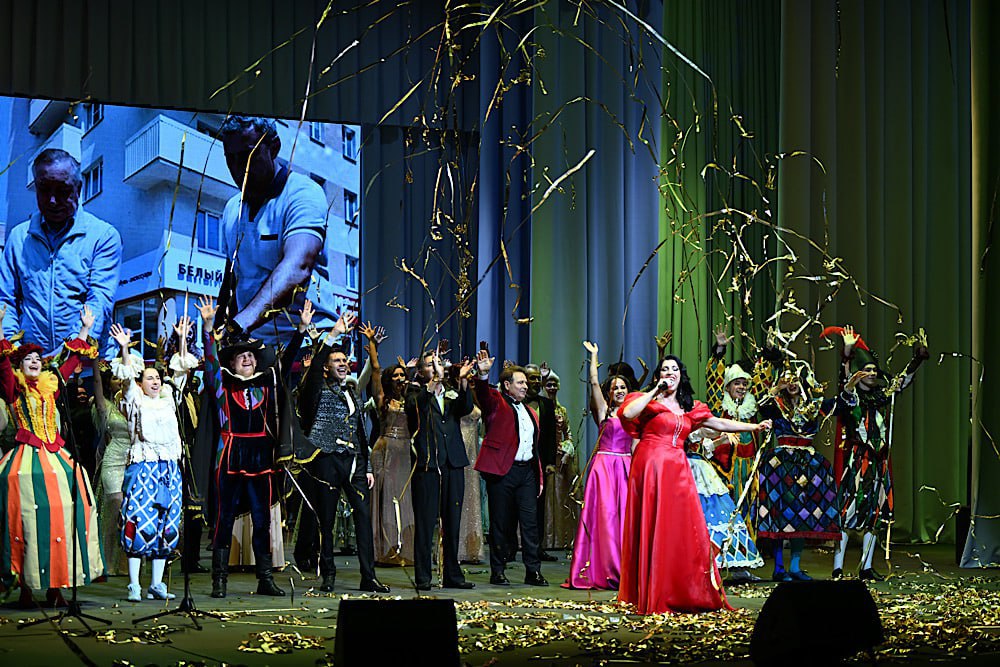 «Один из лучших в России и мире»: восстановленный драмтеатр в Мариуполе встретил первых зрителей «Один из лучших в России и мире»: восстановленный драмтеатр в Мариуполе встретил первых зрителей