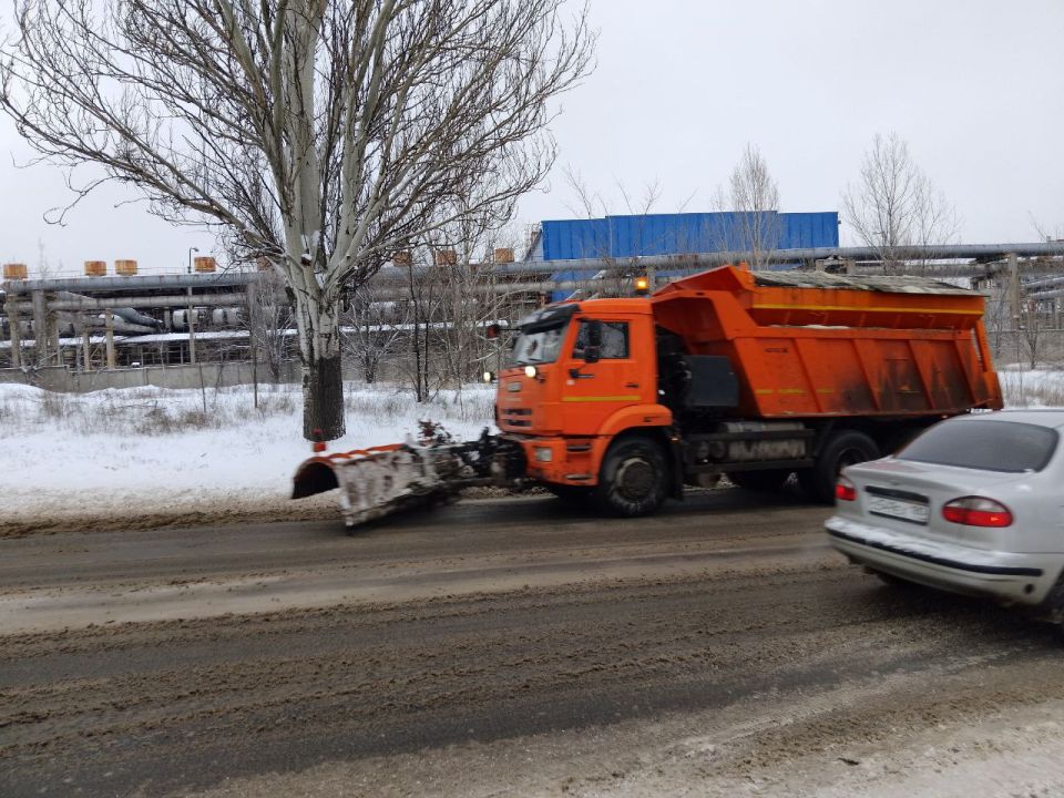 29 декабря, силами МУП АГМ "Перспектива" проводятся работы по зимнему содержанию автодорог в Кировском внутригородском районе 29 декабря, силами МУП АГМ "Перспектива" проводятся работы по зимнему содержанию автодорог в Кировском внутригородском районе