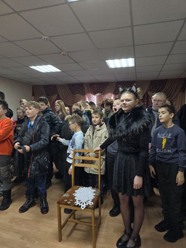 В преддверии Нового года на Детской железной дороге Донецкого филиала ФГУП «ЖДН» царила настоящая праздничная сказка! Юные железнодорожники собрались вместе, чтобы отметить его в особенной атмосфере В преддверии Нового года на Детской железной дороге Донецкого филиала ФГУП «ЖДН» царила настоящая праздничная сказка! Юные железнодорожники собрались вместе, чтобы отметить его в особенной атмосфере