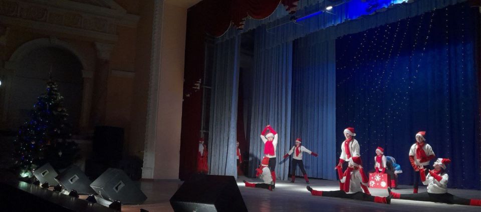 В Старобешевском округе прошел концерт «Новогодняя феерия» В Старобешевском округе прошел концерт «Новогодняя феерия»