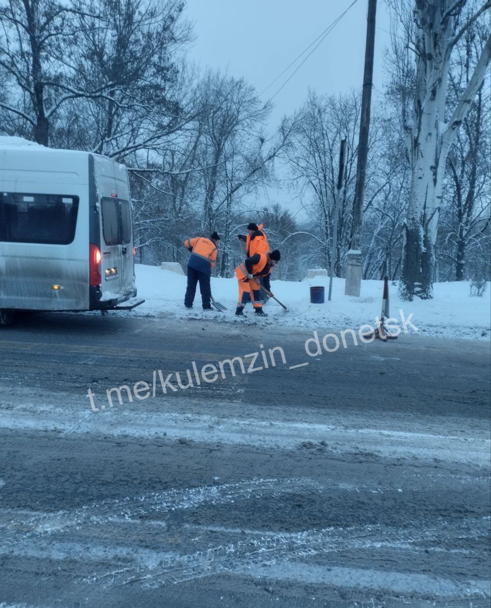 Алексей Кулемзин: Сотрудники муниципального «Дорожного ремонтно-строительного управления» устраняют последствия снегопада уборка города проходит в усиленном режиме Алексей Кулемзин: Сотрудники муниципального «Дорожного ремонтно-строительного управления» устраняют последствия снегопада уборка города проходит в усиленном режиме