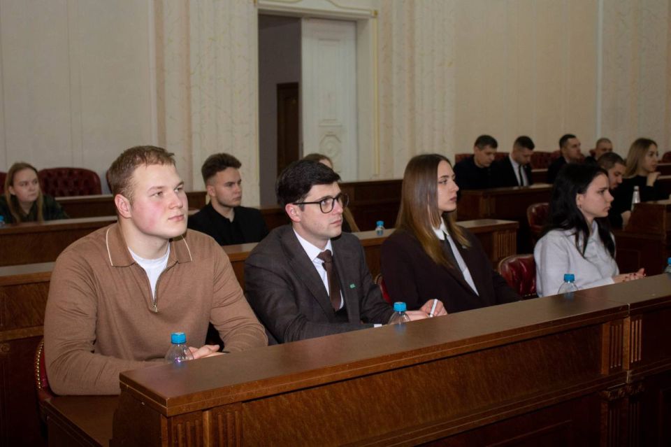 Состоялось итоговое пленарное заседание Молодежного Парламента ДНР в 2025 году Состоялось итоговое пленарное заседание Молодежного Парламента ДНР в 2025 году