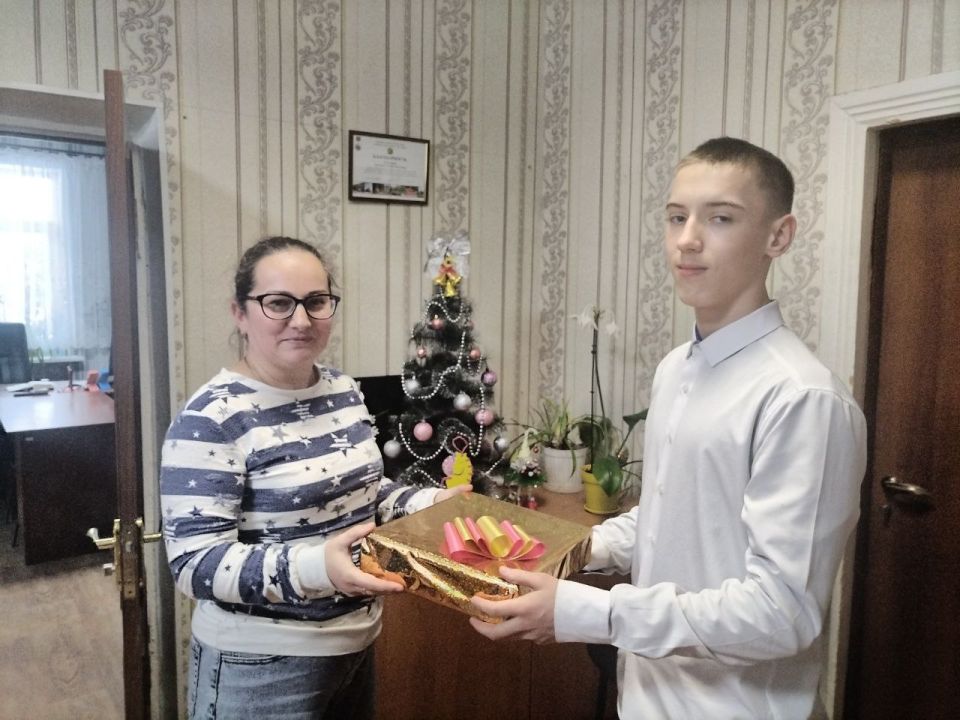 В преддверии Нового 2026 года в городском округе Дебальцево снова проходит традиционная акция "Ёлка желаний" В преддверии Нового 2026 года в городском округе Дебальцево снова проходит традиционная акция "Ёлка желаний"