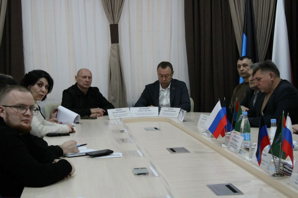 Роман Конев: 29 декабря 2025 года провёл пятьдесят восьмое внеочередное заседание Горловского городского совета Донецкой Народной Республики первого созыва Роман Конев: 29 декабря 2025 года провёл пятьдесят восьмое внеочередное заседание Горловского городского совета Донецкой Народной Республики первого созыва