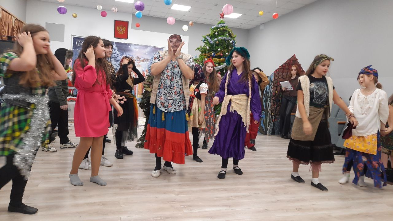 Школьный Новый год в Урзуфской школе Школьный Новый год в Урзуфской школе