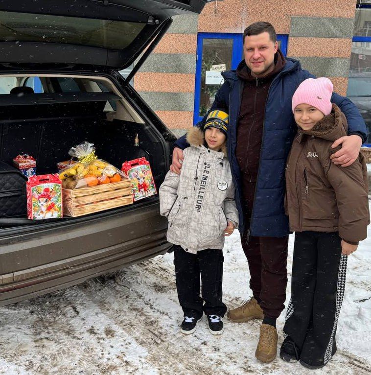 Юрий Атаманов: С коллегами по депутатскому корпусу Донецкого городского совета поздравили депутатов Сергея Тельных, Алексея Ковровского, Сергея Семичасного и Дмитрия Пефтеева, участников СВО, с наступающим Новым годом! Юрий Атаманов: С коллегами по депутатскому корпусу Донецкого городского совета поздравили депутатов Сергея Тельных, Алексея Ковровского, Сергея Семичасного и Дмитрия Пефтеева, участников СВО, с наступающим Новым годом!