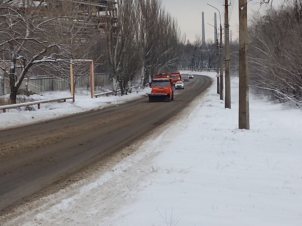 29 декабря, силами МУП АГМ "Перспектива" проводятся работы по зимнему содержанию автодорог в Кировском внутригородском районе 29 декабря, силами МУП АГМ "Перспектива" проводятся работы по зимнему содержанию автодорог в Кировском внутригородском районе