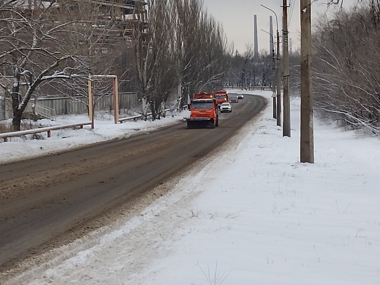 29 декабря, силами МУП АГМ "Перспектива" проводятся работы по зимнему содержанию автодорог в Кировском внутригородском районе 29 декабря, силами МУП АГМ "Перспектива" проводятся работы по зимнему содержанию автодорог в Кировском внутригородском районе