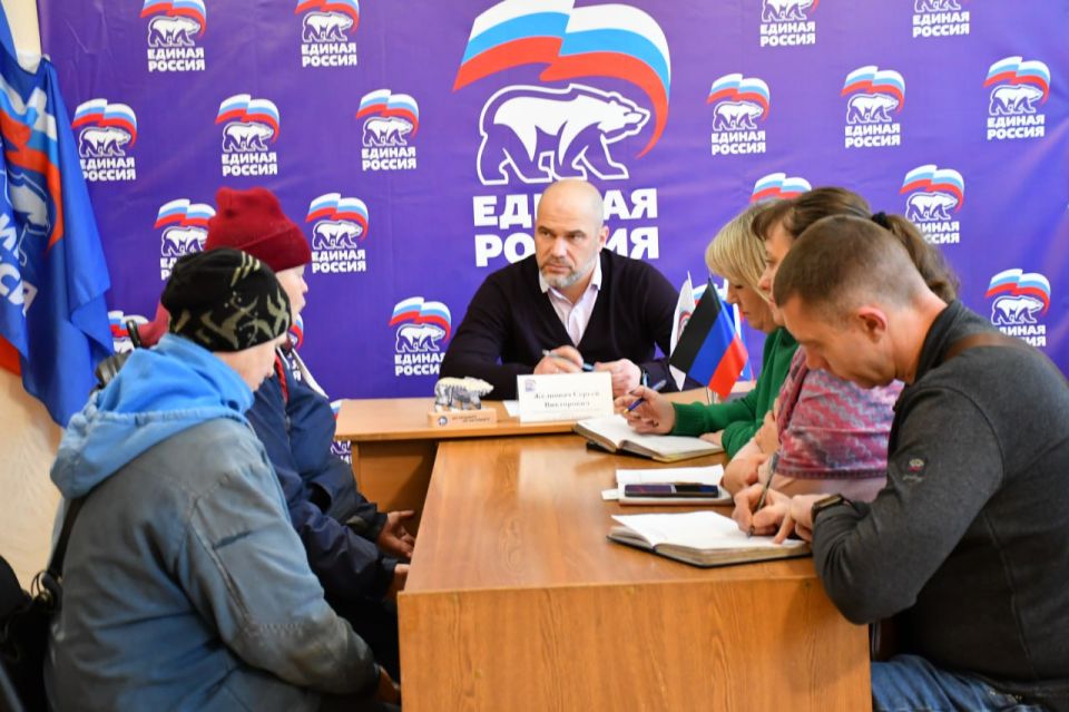 Важным направлением в работе местного отделения «ЕДИНОЙ РОССИИ» является эффективное взаимодействием со всеми структурами власти Важным направлением в работе местного отделения «ЕДИНОЙ РОССИИ» является эффективное взаимодействием со всеми структурами власти