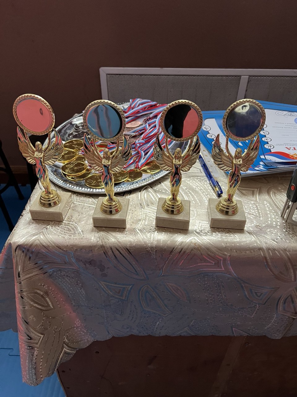 28.12.25 года прошло ежегодное личное первенство г. Енакиево по кикбоксингу среди юношей и девушек 2009-18 г.р. посвященное предстоящим новогодним праздникам 28.12.25 года прошло ежегодное личное первенство г. Енакиево по кикбоксингу среди юношей и девушек 2009-18 г.р. посвященное предстоящим новогодним праздникам