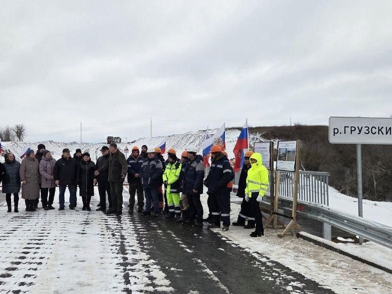 Благодаря подмосковным строителям в Новоазовском округе восстановлены три мостовых сооружения Благодаря подмосковным строителям в Новоазовском округе восстановлены три мостовых сооружения