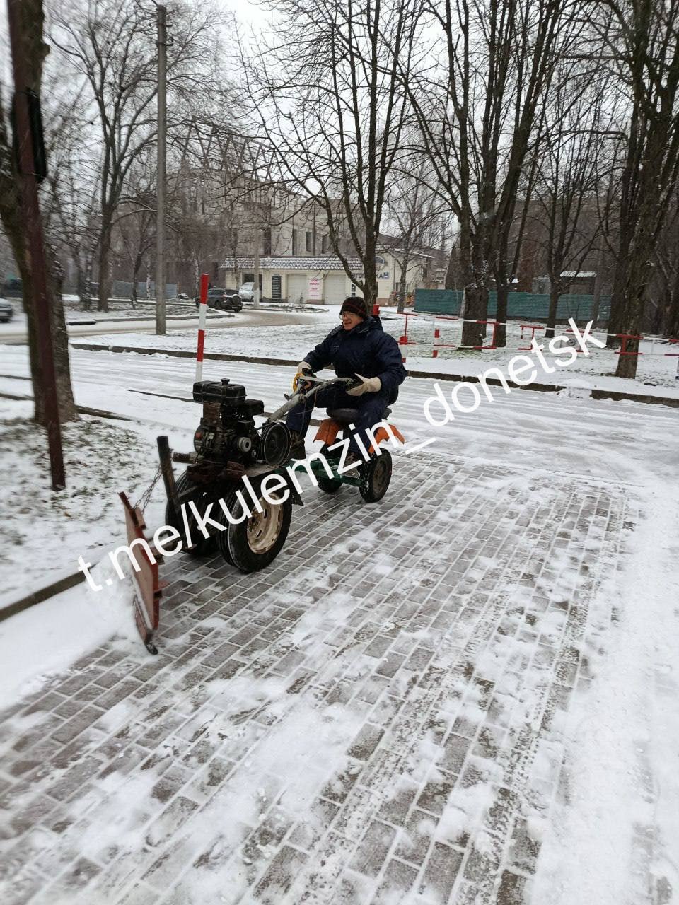 Сотрудники Дирекции парков проводят активную работу по расчистке территорий от снега Сотрудники Дирекции парков проводят активную работу по расчистке территорий от снега