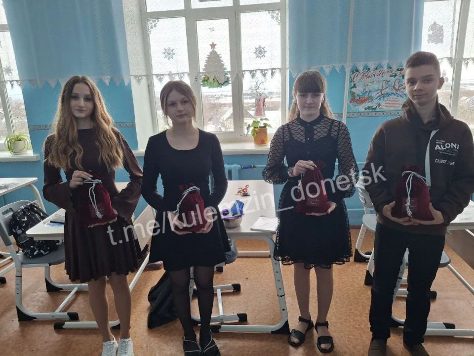 В преддверии Нового года ребятам из Великоновосёлковского муниципального округа были доставлены новогодние подарки В преддверии Нового года ребятам из Великоновосёлковского муниципального округа были доставлены новогодние подарки
