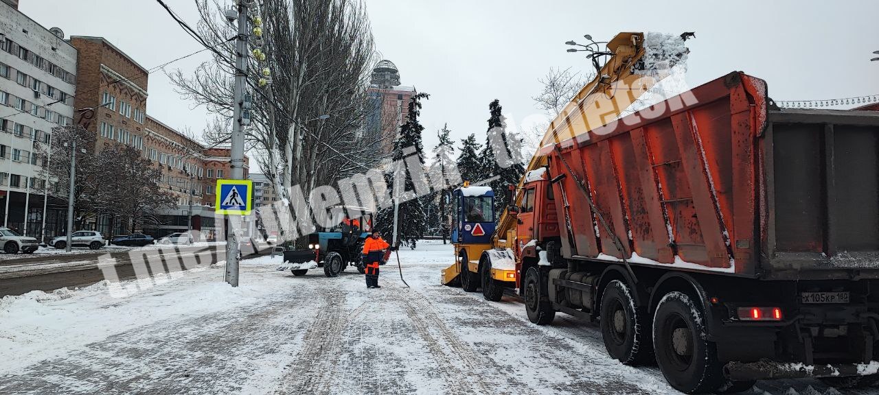 Алексей Кулемзин: Муниципальное предприятие «Дорожно-ремонтно строительное управление» продолжает работы по ликвидации последствий непогоды Алексей Кулемзин: Муниципальное предприятие «Дорожно-ремонтно строительное управление» продолжает работы по ликвидации последствий непогоды