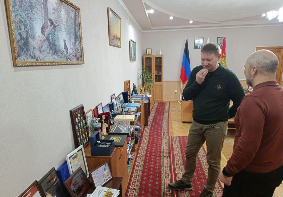 Вице-губернатор Хабаровского края пообщался с главой городского округа Дебальцево Вице-губернатор Хабаровского края пообщался с главой городского округа Дебальцево
