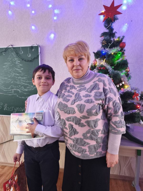 Депутаты Дебальцевского горсовета активно участвуют во всероссийской акции «Ёлка желаний», даря радость детям Депутаты Дебальцевского горсовета активно участвуют во всероссийской акции «Ёлка желаний», даря радость детям