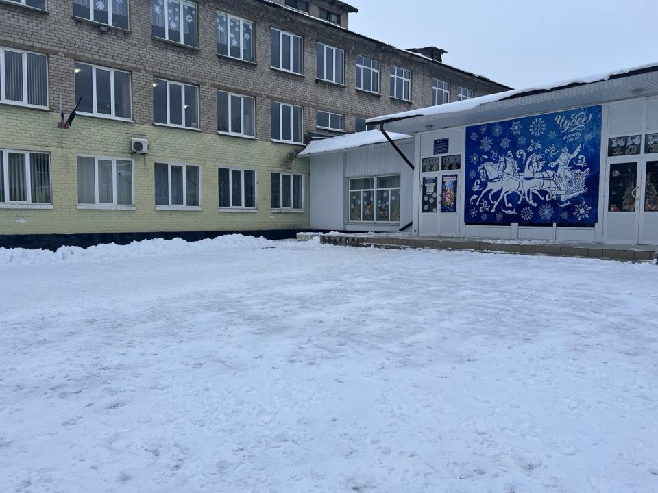 Сегодня, 29 декабря, в связи с выпадением снега учреждениями образования и здравоохранения Кировского внутригородского района проводятся работы по расчистке от снега закрепленных и прилегающих территорий Сегодня, 29 декабря, в связи с выпадением снега учреждениями образования и здравоохранения Кировского внутригородского района проводятся работы по расчистке от снега закрепленных и прилегающих территорий