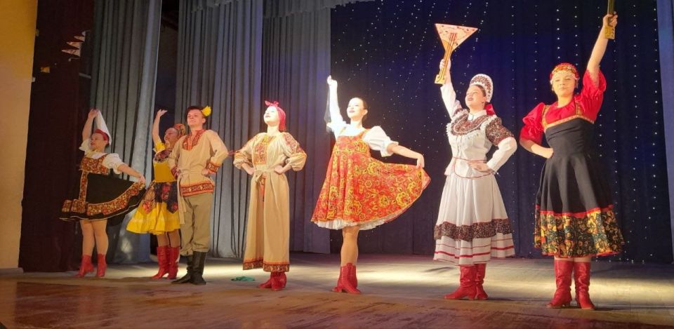 В Старобешевском округе прошел концерт «Новогодняя феерия» В Старобешевском округе прошел концерт «Новогодняя феерия»