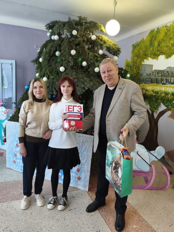Депутаты Дебальцевского горсовета активно участвуют во всероссийской акции «Ёлка желаний», даря радость детям Депутаты Дебальцевского горсовета активно участвуют во всероссийской акции «Ёлка желаний», даря радость детям