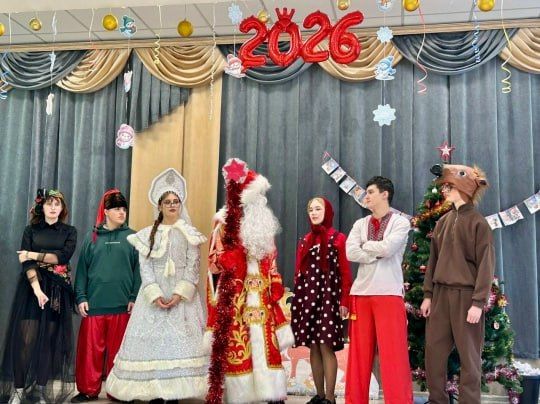 Новогодняя сказка в стенах Ялтинской школы №1 Новогодняя сказка в стенах Ялтинской школы №1