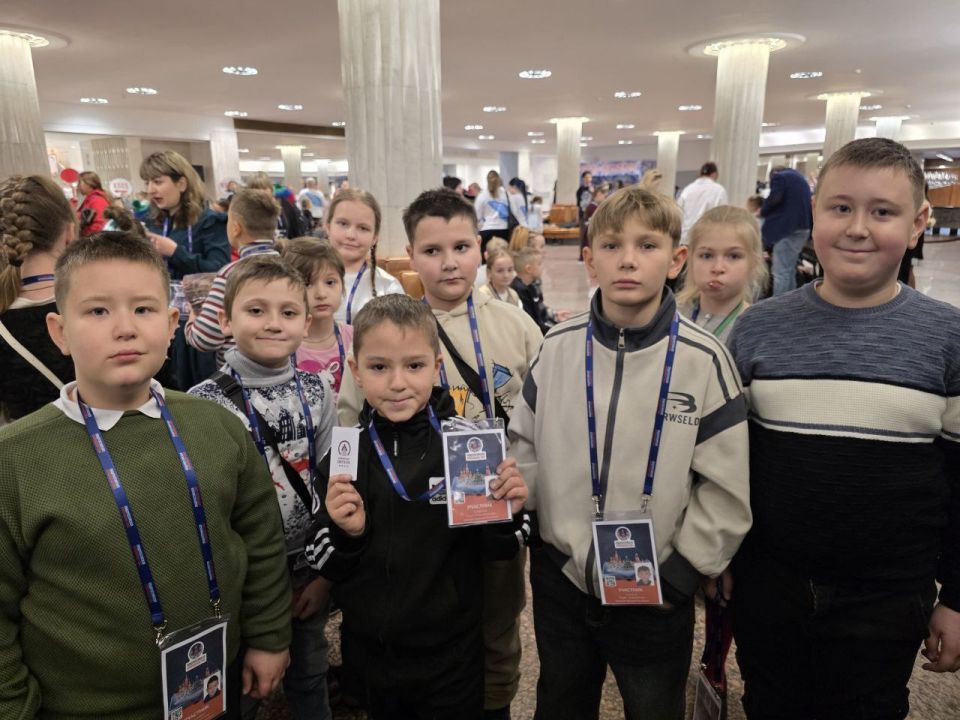Дети городского округа Торез посетили Кремлёвскую Ёлку Дети городского округа Торез посетили Кремлёвскую Ёлку