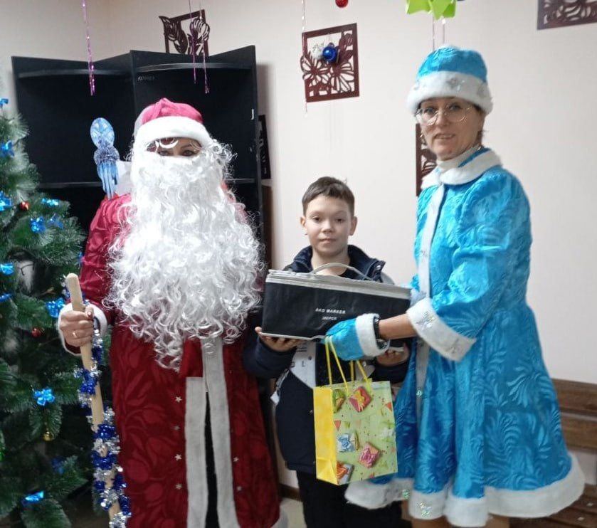 Руководитель клиентской службы (на правах отдела) Шевчук С.В. в четвёртый раз приняла участие в замечательной акции "Ёлка желаний", ставшей настоящей традицией для жителей нашего города Руководитель клиентской службы (на правах отдела) Шевчук С.В. в четвёртый раз приняла участие в замечательной акции "Ёлка желаний", ставшей настоящей традицией для жителей нашего города