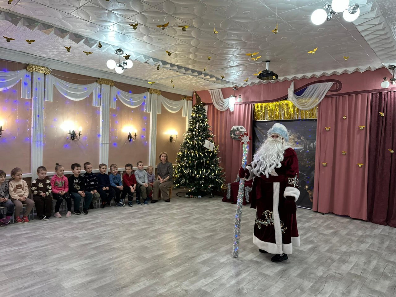 Воспитанникам детсада «Сказка» Кировского вручили подарки от Владимирской области Воспитанникам детсада «Сказка» Кировского вручили подарки от Владимирской области