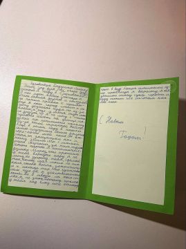 «в этом году в нашей семье случилось самое большое горе — погиб мой папа. он военный и защищал нас и нашу землю. мы с мамой очень скучаем за ним, мама часто плачет. я понимаю, Дедушка Мороз, что просить у тебя вернуть папу я...