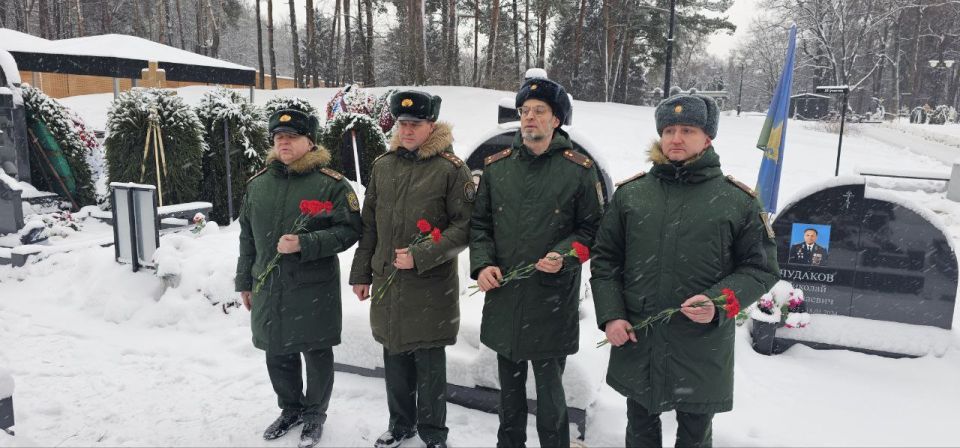 Военные следователи почтили память сотрудников, погибших при исполнении служебного долга Военные следователи почтили память сотрудников, погибших при исполнении служебного долга