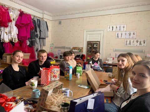 В Старобешевском округе состоялась новогодняя игровая программа «В Новый год с улыбкой» В Старобешевском округе состоялась новогодняя игровая программа «В Новый год с улыбкой»