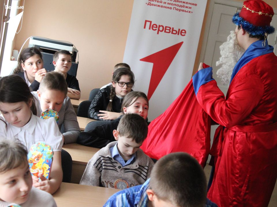 Сквозь зимнюю вьюгу – счастье в каждое учреждение! Сквозь зимнюю вьюгу – счастье в каждое учреждение!
