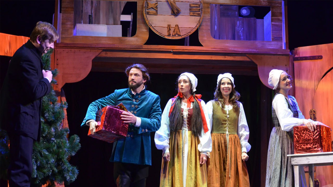 В России с 1828 года существует самая добрая традиция — перед Новым годом организовывать представления для детей В России с 1828 года существует самая добрая традиция — перед Новым годом организовывать представления для детей