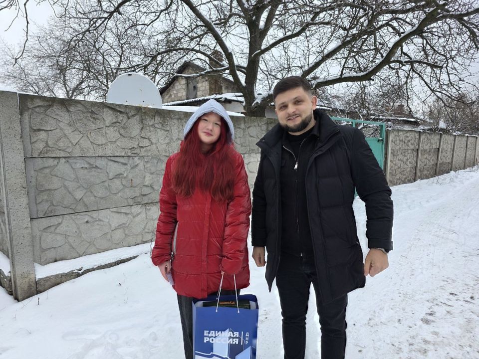 Депутаты продолжают дарить новогоднюю сказку детям Республики Депутаты продолжают дарить новогоднюю сказку детям Республики