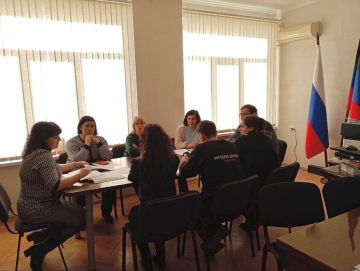 В администрации Мангушского округа состоялось плановое заседание Комиссии по делам несовершеннолетних и защите их прав