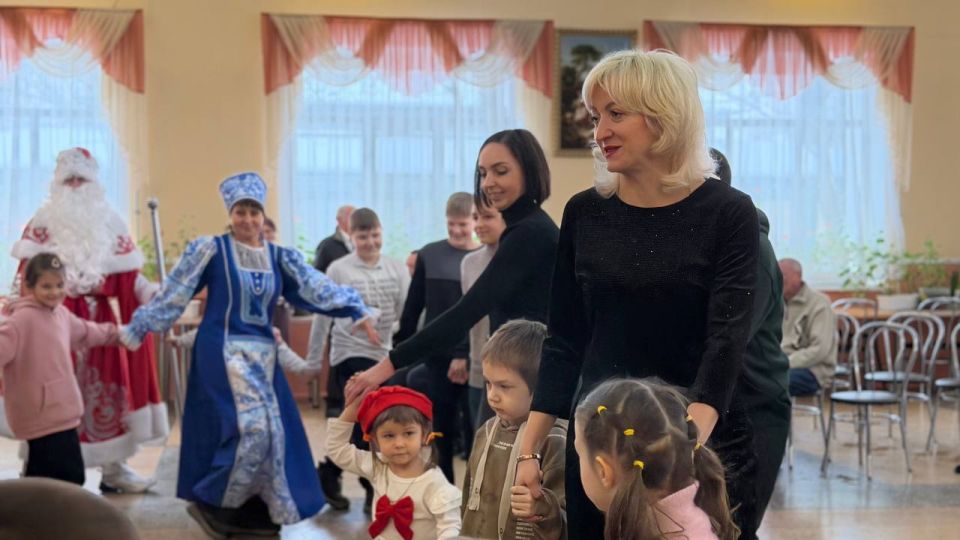 Александр Пеняев: В преддверии самых волшебных праздников Ясиноватское общество инвалидов при содействии администрации Ясиноватского муниципального округа и местного отделения партии «Единая Россия» организовало... Александр Пеняев: В преддверии самых волшебных праздников Ясиноватское общество инвалидов при содействии администрации Ясиноватского муниципального округа и местного отделения партии «Единая Россия» организовало...