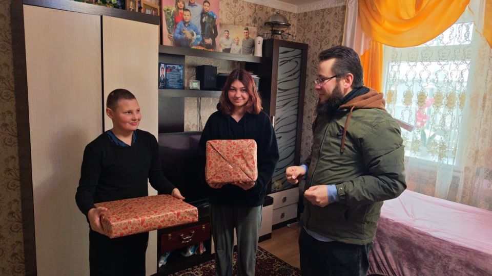 Депутаты Донецкого городского совета в рамках акции "Дед МороZ zа нас" продолжают радовать юных дончан долгожданными подарками Депутаты Донецкого городского совета в рамках акции "Дед МороZ zа нас" продолжают радовать юных дончан долгожданными подарками