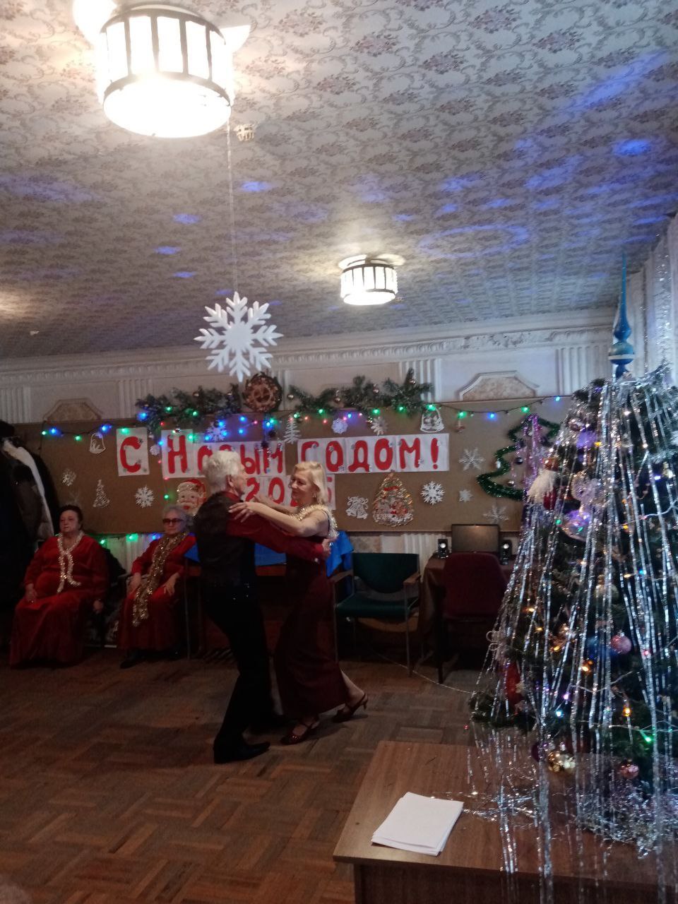 Валентин Левченко: В преддверии Нового года, в Центре социального обслуживания населения прошел праздничный концерт Валентин Левченко: В преддверии Нового года, в Центре социального обслуживания населения прошел праздничный концерт