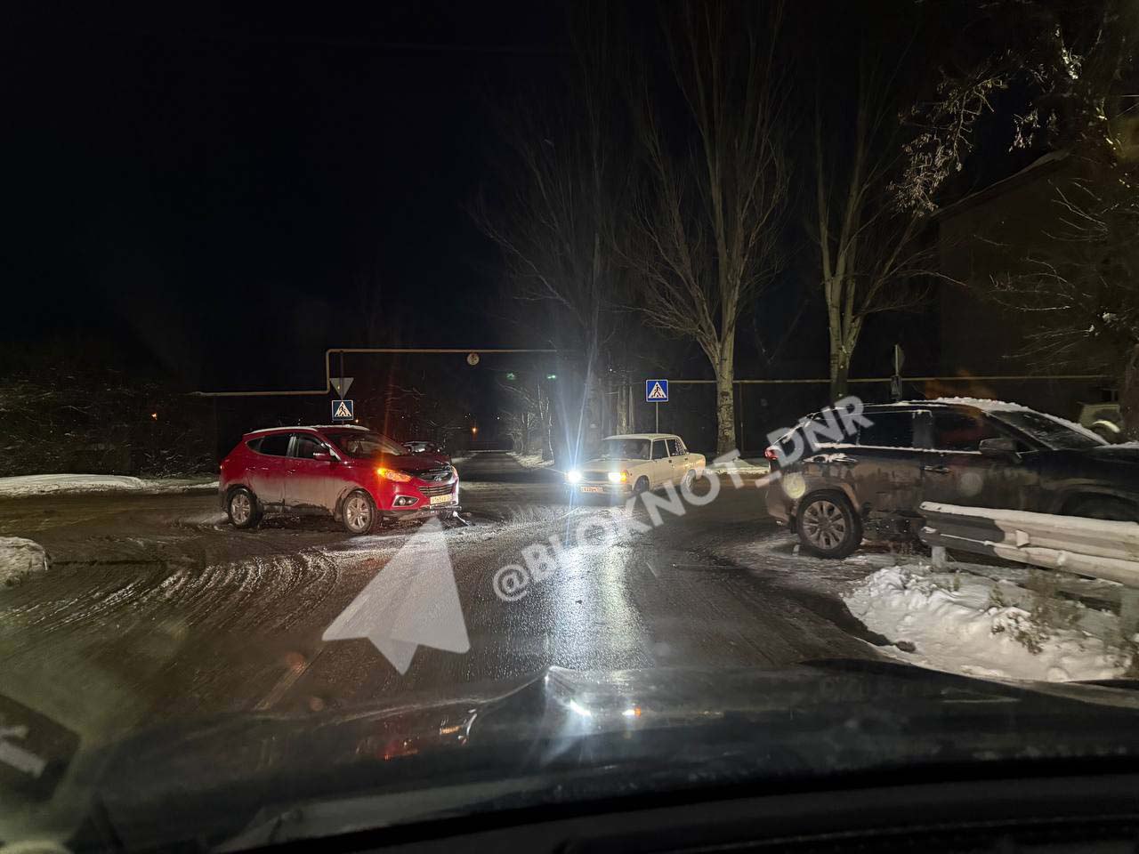 Сообщают об эпичном ночном столкновении на улице Кирова возле 30-го рынка