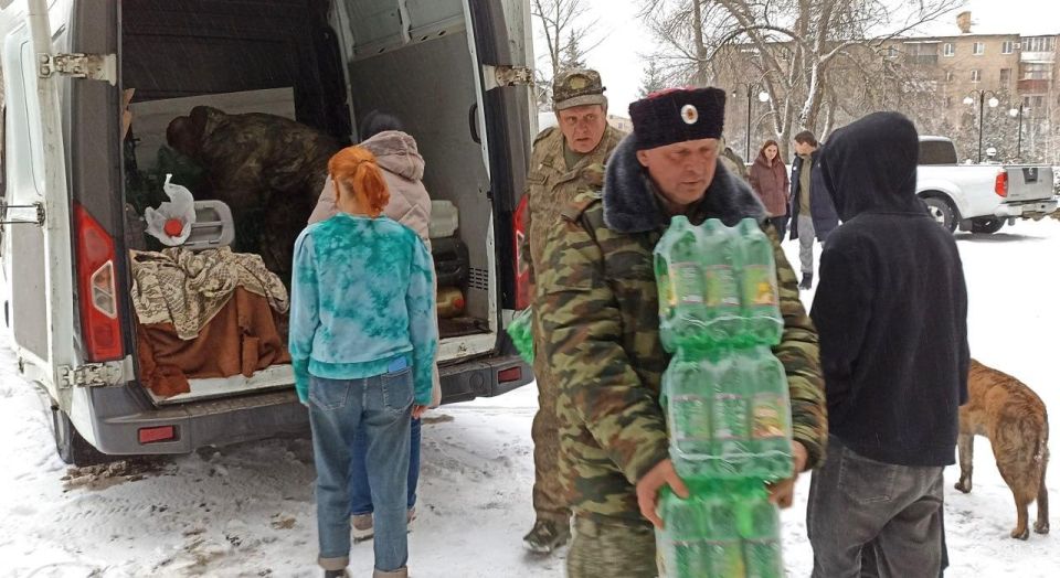 Краснодарский край передал новогодние подарки детям Амвросиевки Краснодарский край передал новогодние подарки детям Амвросиевки