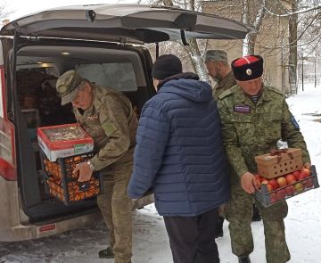 Игорь Лызов: Краснодарский край передал новогодние подарки детям Амвросиевки