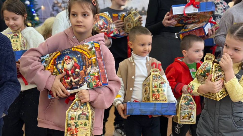 Александр Пеняев: В преддверии самых волшебных праздников Ясиноватское общество инвалидов при содействии администрации Ясиноватского муниципального округа и местного отделения партии «Единая Россия» организовало... Александр Пеняев: В преддверии самых волшебных праздников Ясиноватское общество инвалидов при содействии администрации Ясиноватского муниципального округа и местного отделения партии «Единая Россия» организовало...