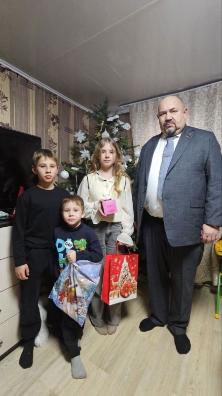 Депутаты продолжают дарить новогоднюю сказку детям Республики Депутаты продолжают дарить новогоднюю сказку детям Республики