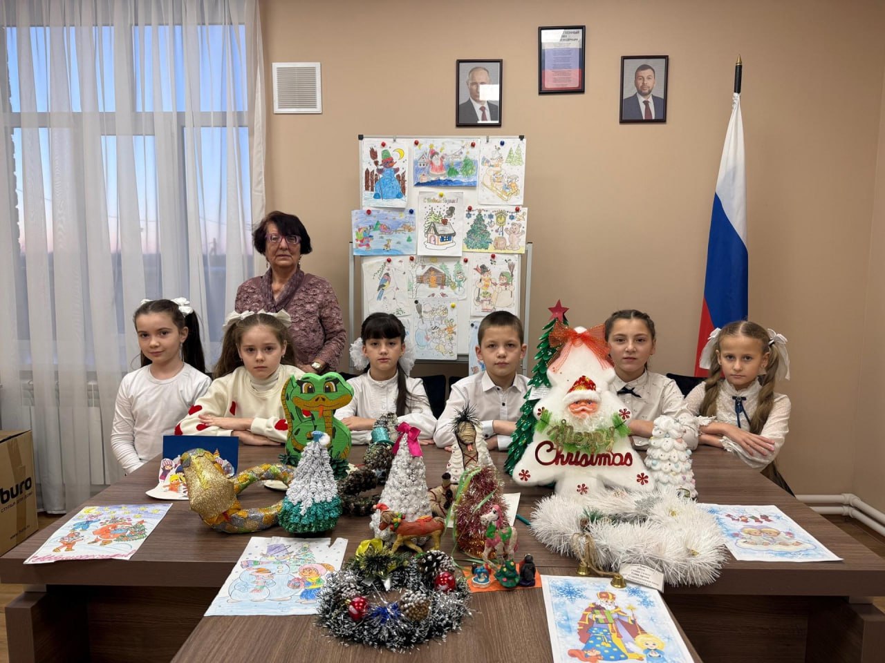 Школьники из Тельмановского округа поздравили свердловских сверстников с наступающими праздниками